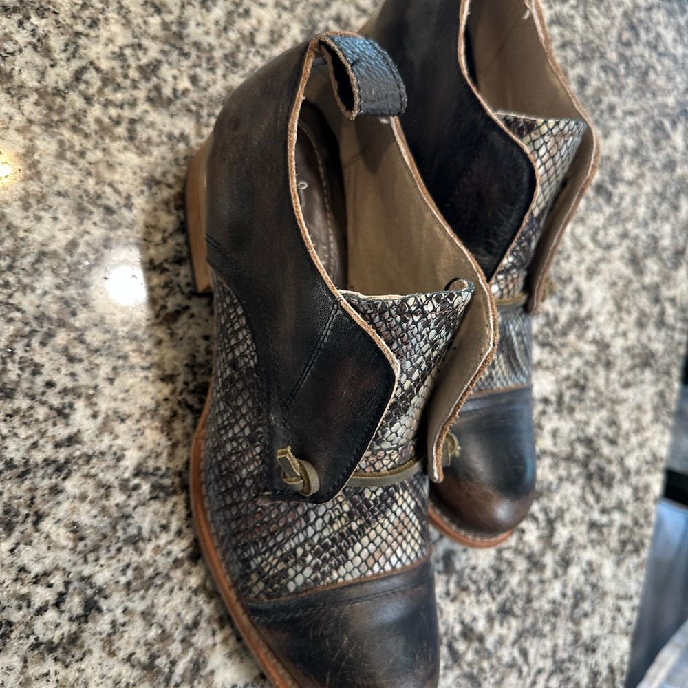 Stylish Women's Leather Ankle Boots